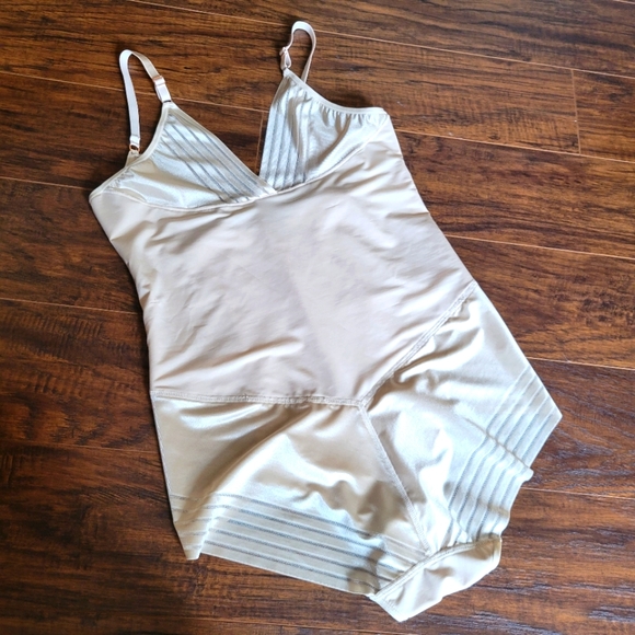 Under Where? Shapewear - Picture 1 of 7